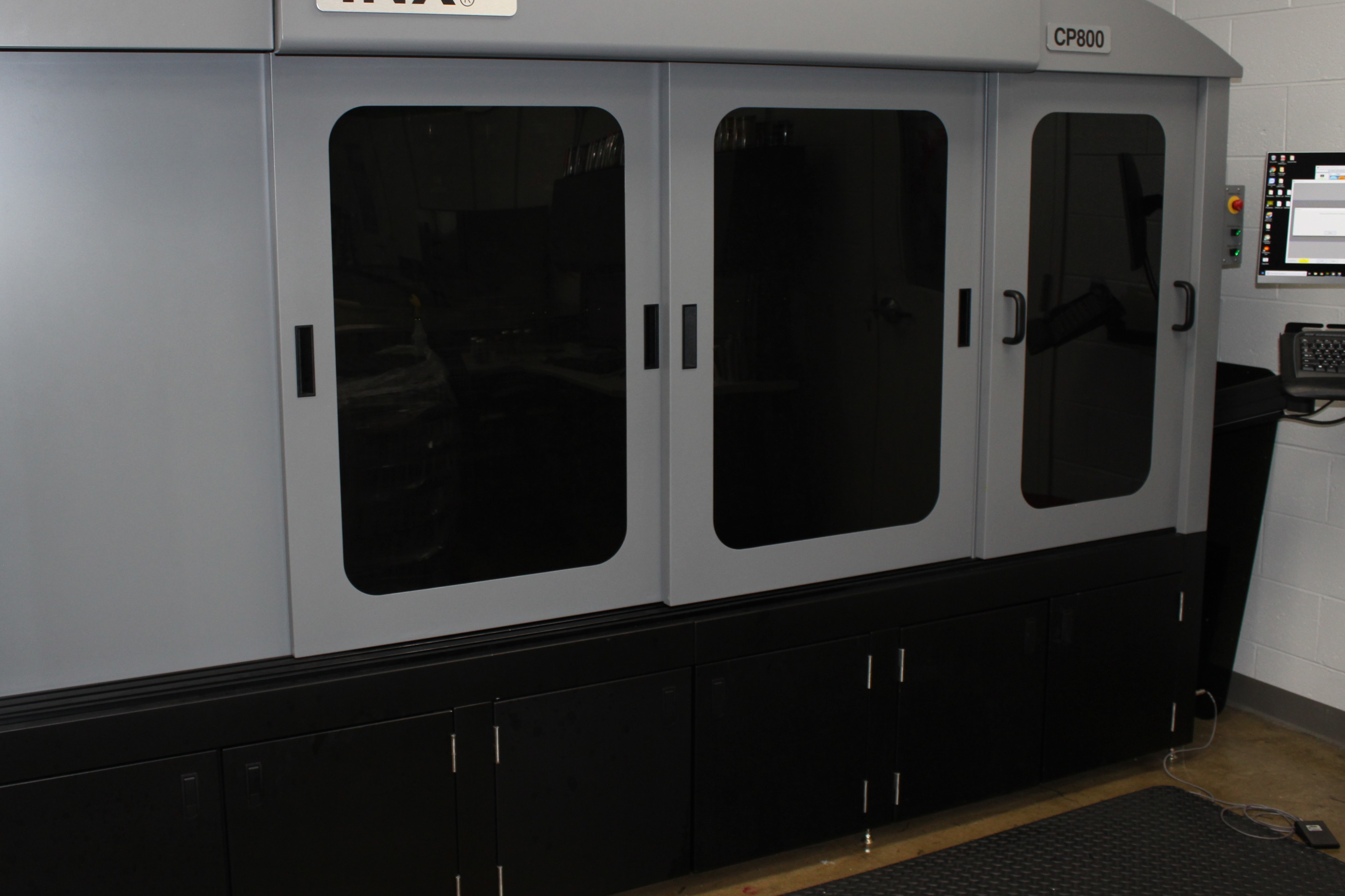 Digital printing chamber. Large with three windows. 